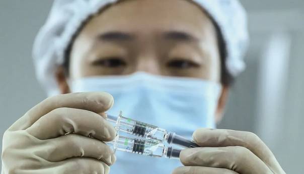 Kina počela upotrebljavati vakcinu protiv koronavirusa koja se udiše