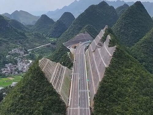 Kina: Pogledajte kako su arhitekti odrezali planinu kako bi napravili autoput