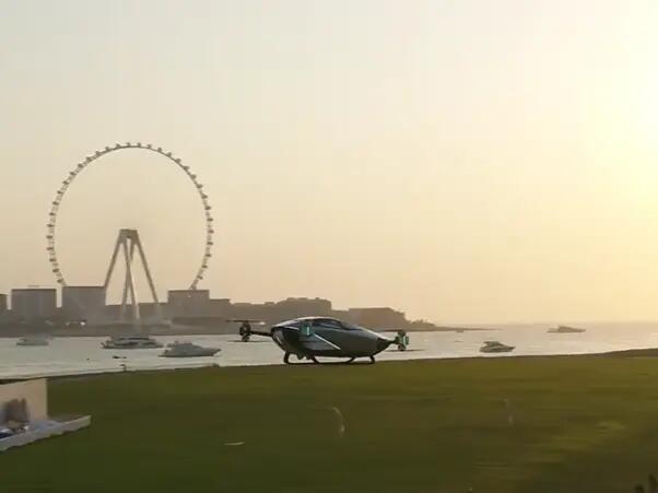 Kina predstavila leteći automobil u Dubaiju