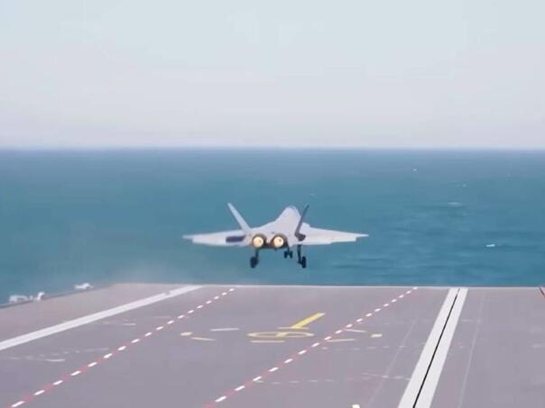 Kina predstavila specijalni nosač aviona kakvog ima samo još Amerika