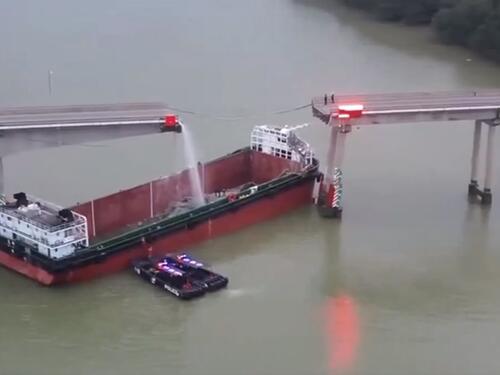 Kina: Teretni brod se zabio u most, poginulo dvoje ljudi