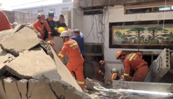 Kina: Urušio se objekat restorana, poginulo 13 osoba