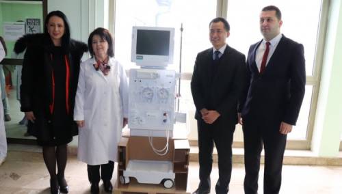 Kineski ambasador u BiH uručio hemodijalizni aparat kantonalnoj bolnici Goražde