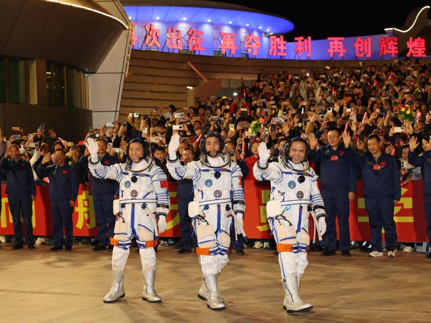 Kineski astronauti poletjeli prema svemirskoj stanici