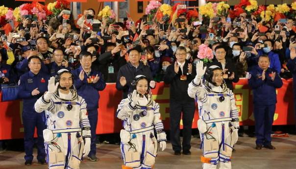 Kineski astronauti se vratili na Zemlju nakon 183 dana u svemiru