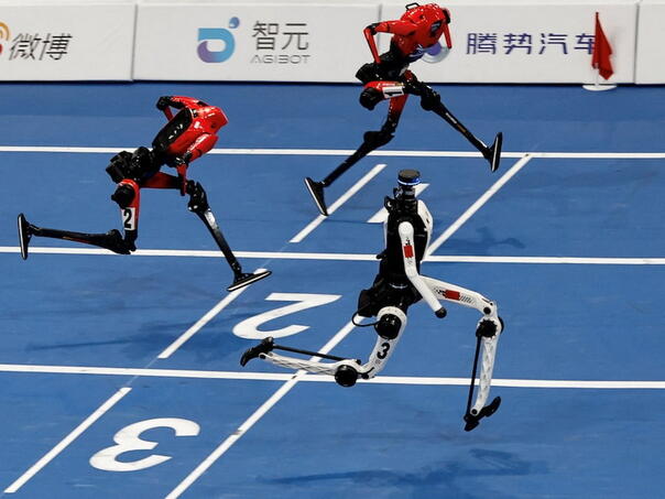 Kineski humanoidni robot istrčao 100 metara za manje od 9 sekundi