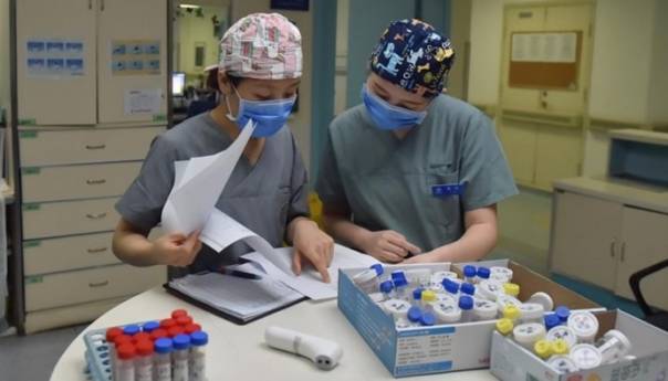 Kineski stručnjak: Koronavirus se drugačije ponaša kod novih slučajeva