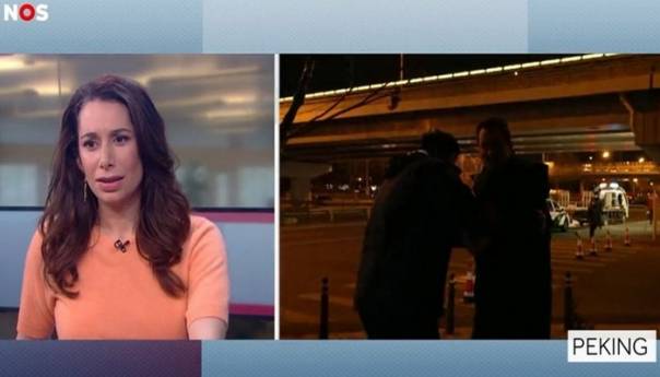 Kineski zaštitari grubo odgurali novinara tokom javljanja iz Pekinga