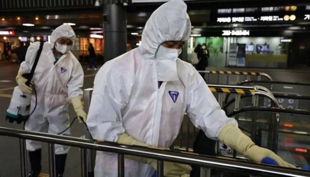 Kinezi zbog koronavirusa dezinficiraju novčanice