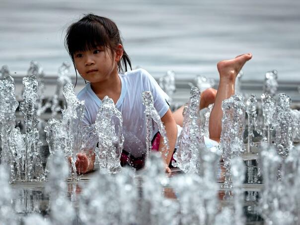 Kini prijeti demografska kriza: Roditeljima će davati 500 eura za malu djecu