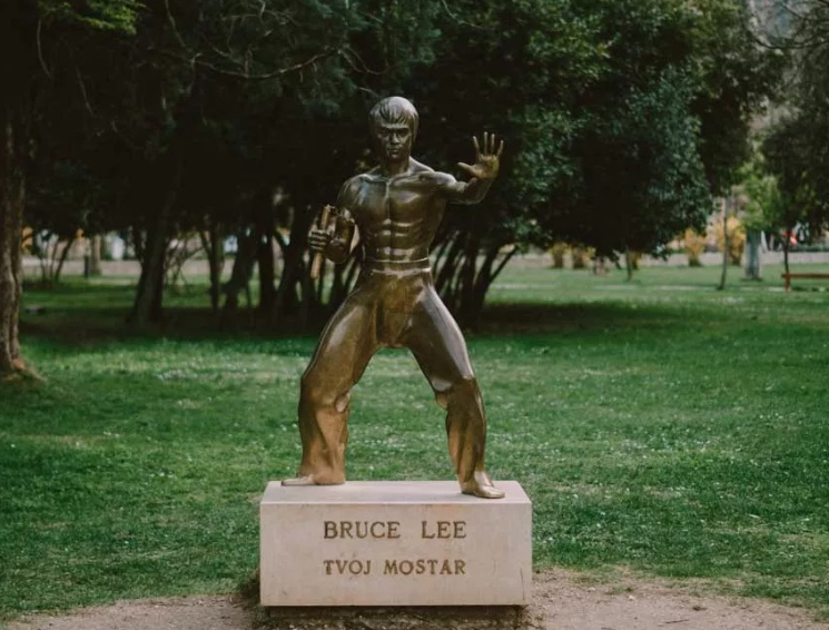 Kip Brucea Leeja vraća se u Mostar   