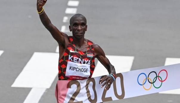 Kipchoge treći maratonac u historiji koji je obranio naslov olimpijskog prvaka
