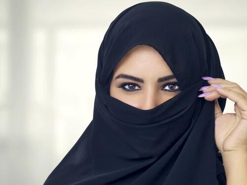 Kirgistan zabranio nikab na javnim mjestima, kazna od 230 dolara