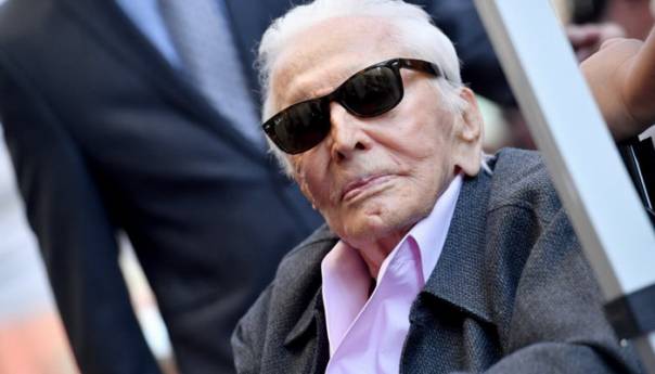 Kirk Douglas većinu nasljedstva donirao u humanitarne svrhe