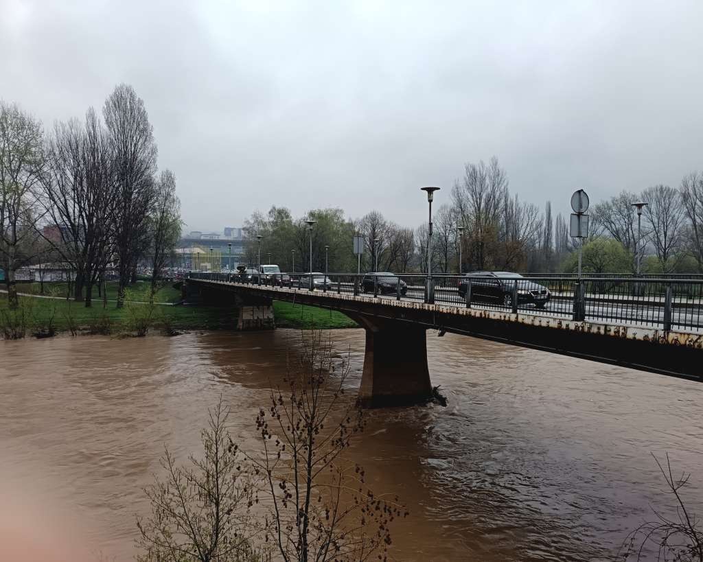 Kiša još nije povećala vodostaje rijeka u ZDK-u, službe u pripravnosti