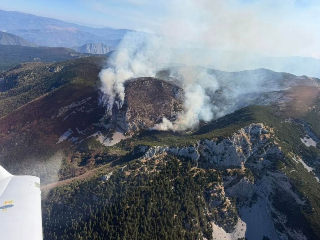 Kiša pomogla, ali požar nije ugašen: Čvrsnica i dalje pod vatrom