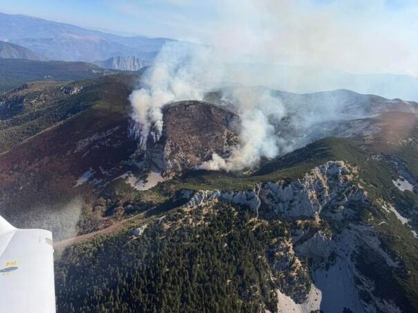 Kiša pomogla, ali požar nije ugašen: Čvrsnica i dalje pod vatrom