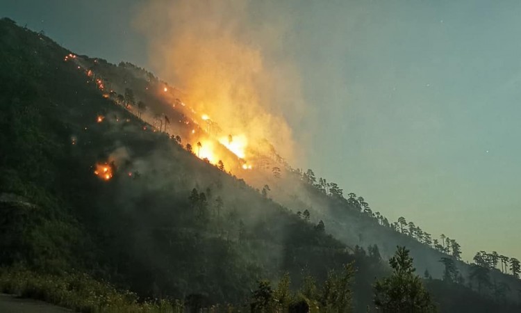Kiša stabilizirala požar u Donjoj Jablanici, još uvijek gori u Konjicu i Stocu