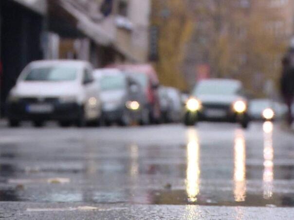 Kišno vrijeme otežava saobraćaj širom BiH, vozači pozvani na oprez