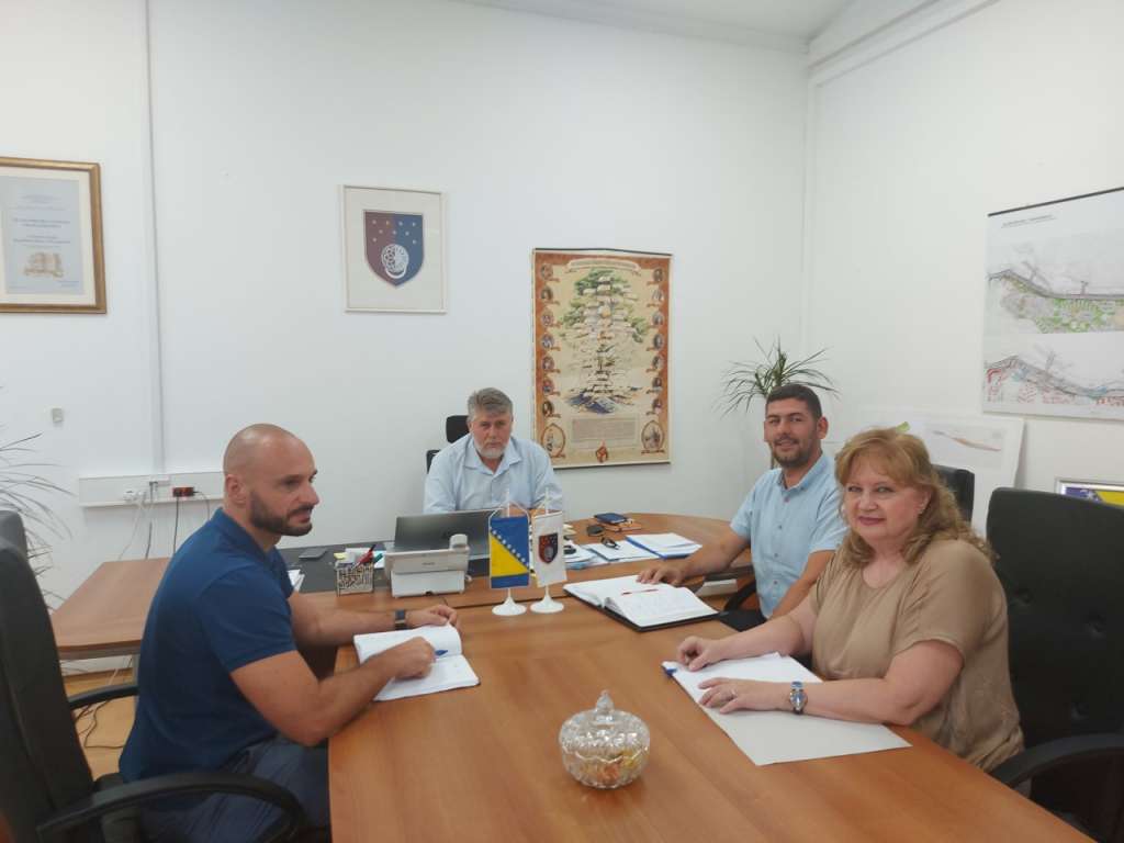 KJKP RAD nabavlja reciklažne kontejnere, uklanjaju se napuštena vozila