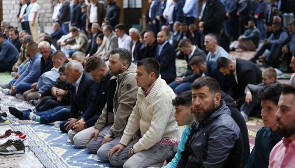 Klanjan bajram-namaz u Gazi Husrev-begovoj džamiji