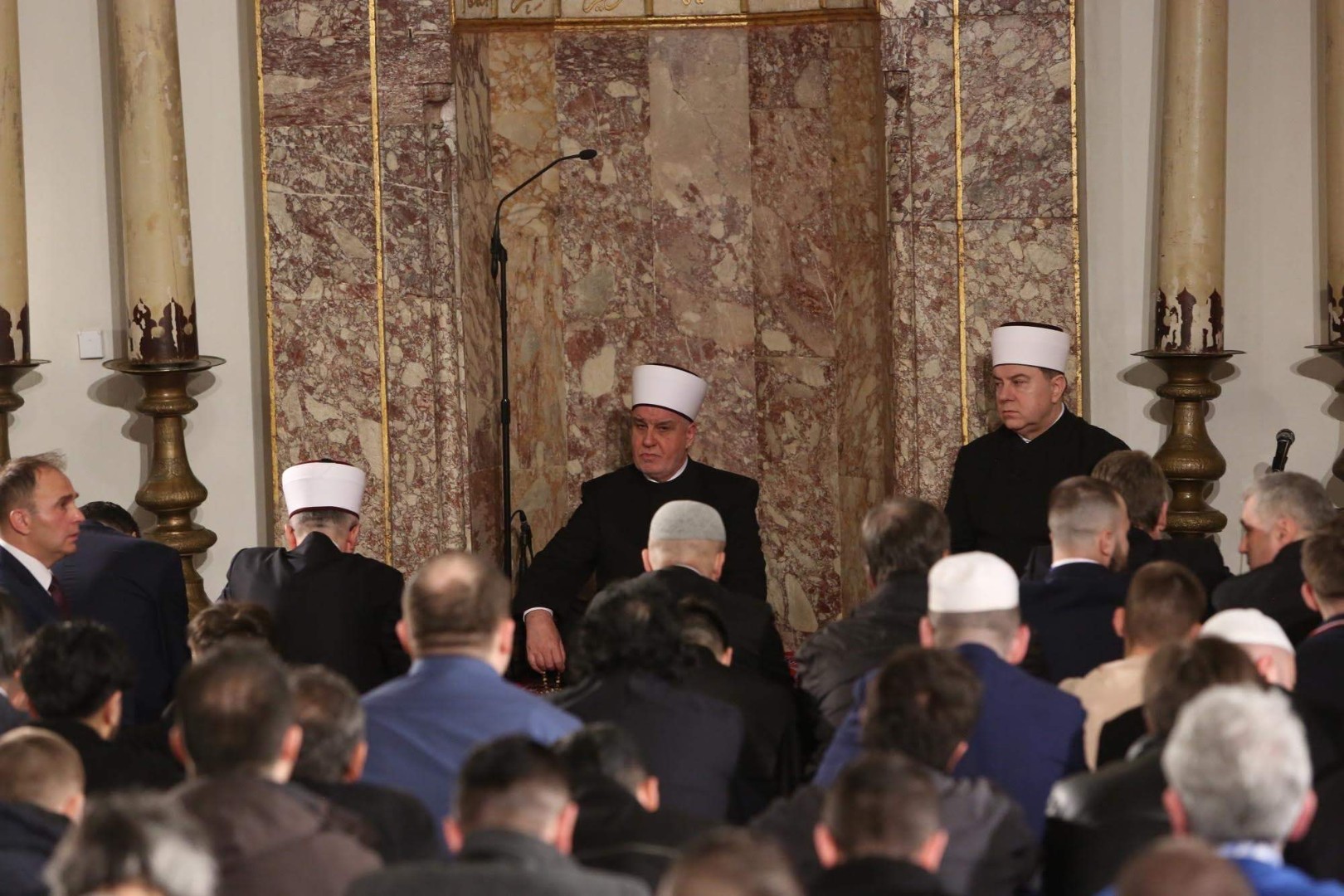 Klanjan bajram-namaz u Gazi Husrev-begovoj džamiji u Sarajevu