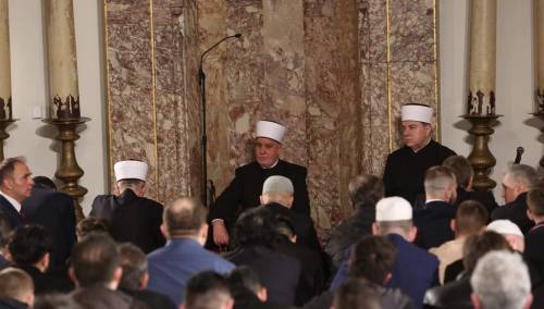 Klanjan bajram-namaz u Gazi Husrev-begovoj džamiji u Sarajevu