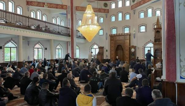 Klanjan prvi bajram-namaz u obnovljenoj džamiji u Orahovcima kod Višegrada