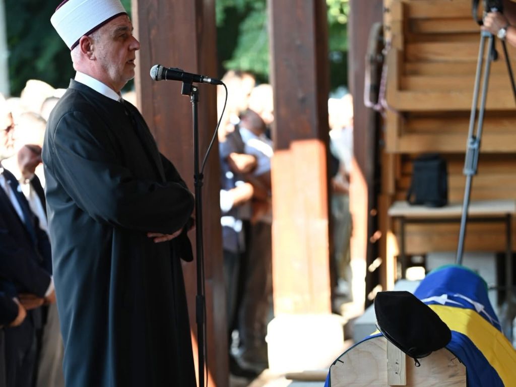 Klanjana dženaza generalu Ismetu Hadžiću – Muteveliji