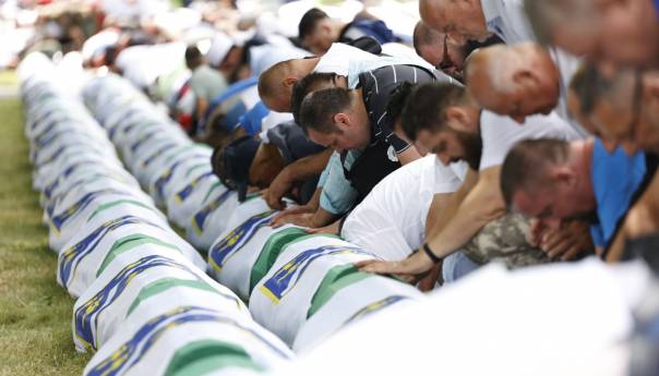 Klanjana dženaza i obavljen ukop 50 žrtava genocida u Srebrenici
