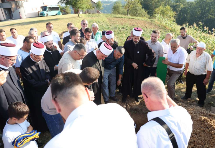 Klanjana dženaza i obavljen ukop Osmana ef. Kavazovića