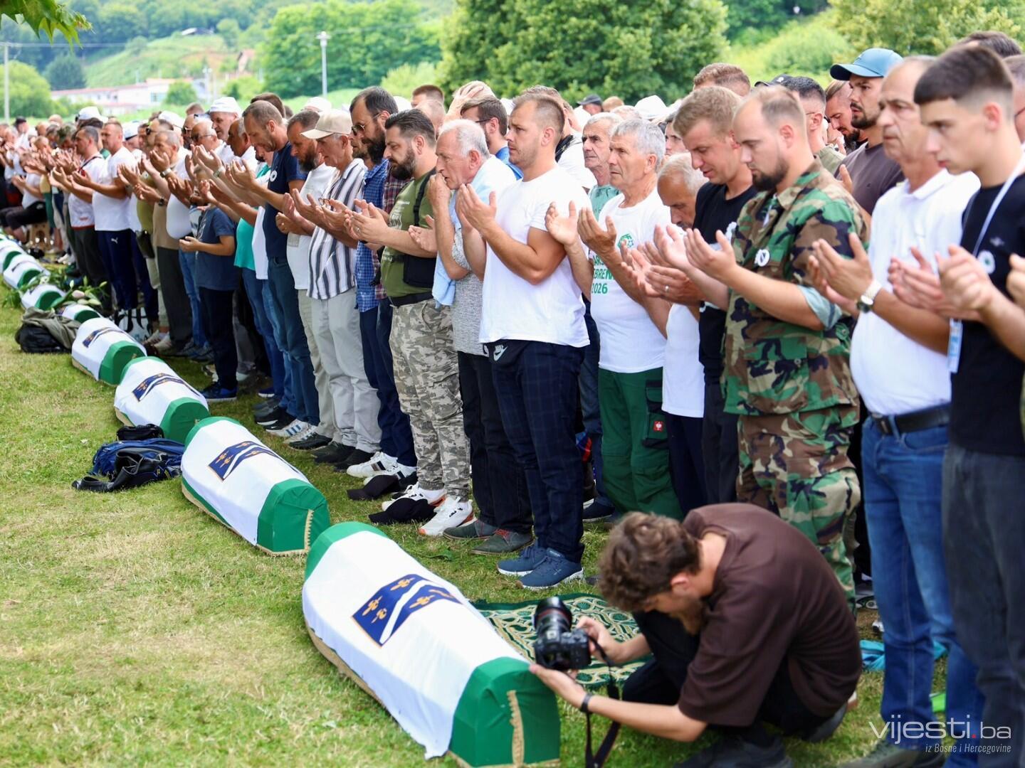 Klanjana dženaza namaz za 10 žrtava genocida u Srebrenici