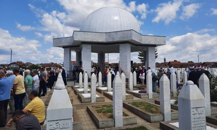 Klanjana dženaza za 18 neidentificiranih žrtava rata