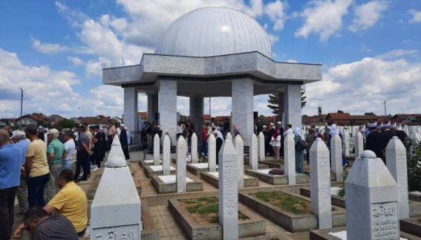 Klanjana dženaza za 18 neidentificiranih žrtava rata
