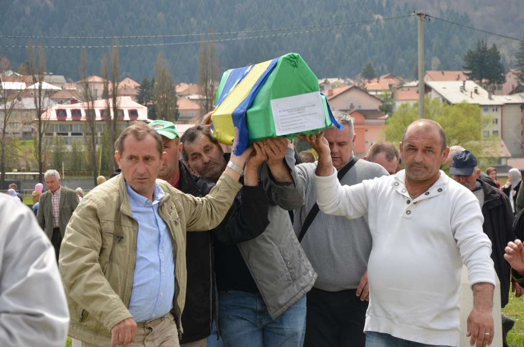 Klanjana kolektivna dženaza u Vlasenici, vječni smiraj pronašao 13-godišnji dječak   