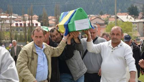 Klanjana kolektivna dženaza u Vlasenici, vječni smiraj pronašao 13-godišnji dječak