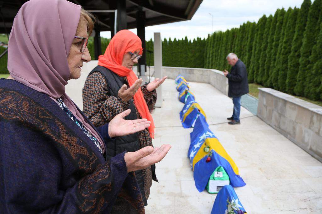 Klanjana kolektivna dženaza ubijenim civilima kod Bratunca