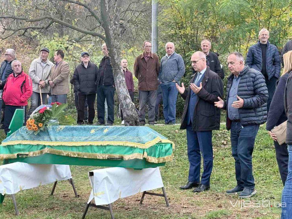 Klanjanja dženaza jednoj od žrtava požara u Domu penzionera