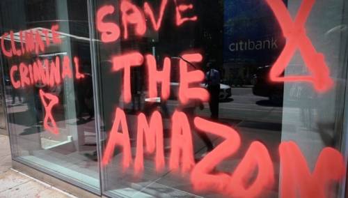 Klimatski aktivisti šarali zgrade američkih banaka