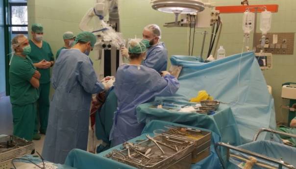 Klinika za neurohirurgiju dobila najsavremeniji operativni mikroskop