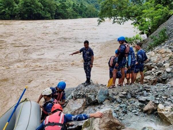 Klizišta i poplave u Nepalu: Dva autobusa završila u rijeci, najmanje 10 mrtvih