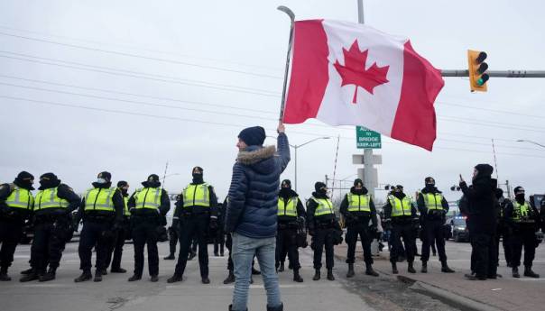 Ključni most između SAD-a i Kanade ponovo otvoren