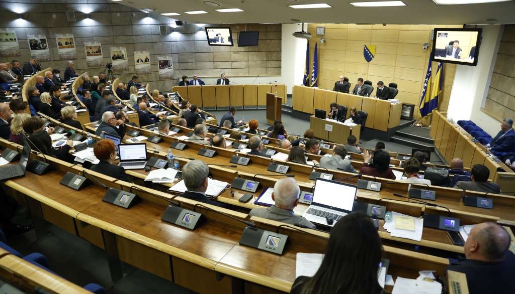 Klub SDA traži hitnu raspravu na Parlamentu zbog Schmidta