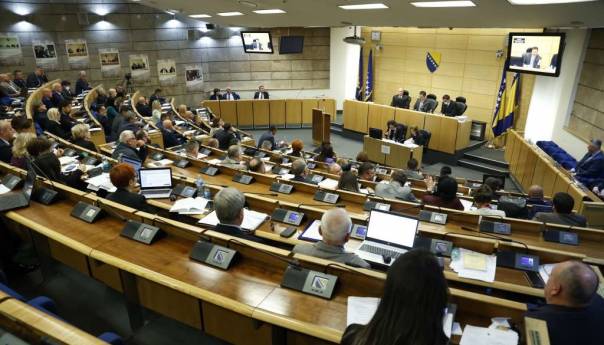 Klub SDA traži hitnu raspravu na Parlamentu zbog Schmidta