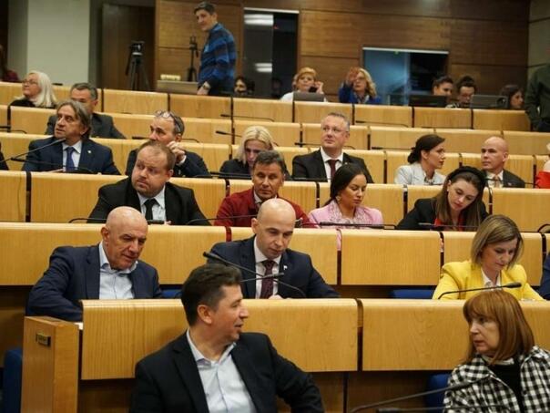 Klub SDA: Tražimo od Miokovića da sazove sjednicu o fiskalnim reformama