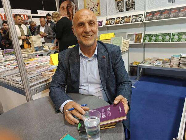 Knjiga 'Put, a ne usput - izreke' autora hafiza Sulejmana Bugarija predstavljena na Sajmu knjiga