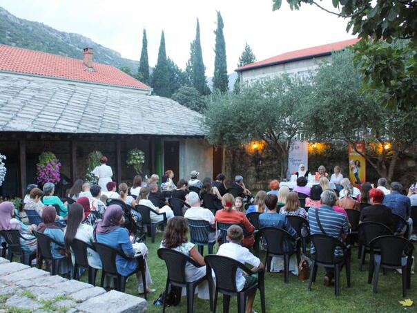 Književna večer "U kamenu riječ" oduševila Stočane