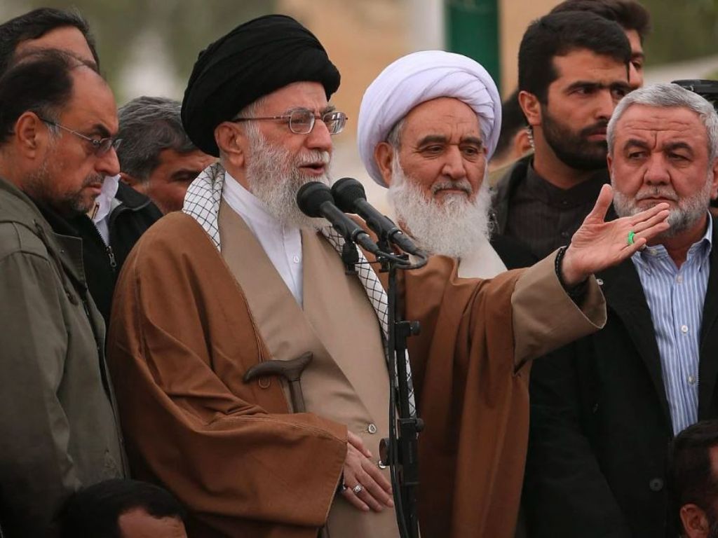 Ko je Ali Khamenei i šta bi njegova smrt značila za Iran