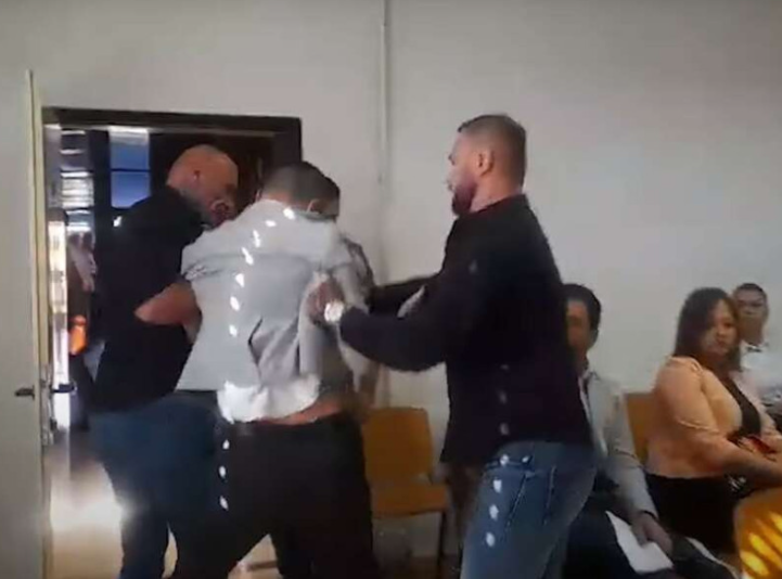 Ko su "momci u crnom" koji izbacuju opoziciju iz dobojske skupštine?