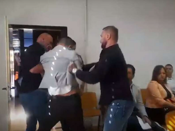 Ko su "momci u crnom" koji izbacuju opoziciju iz dobojske skupštine?